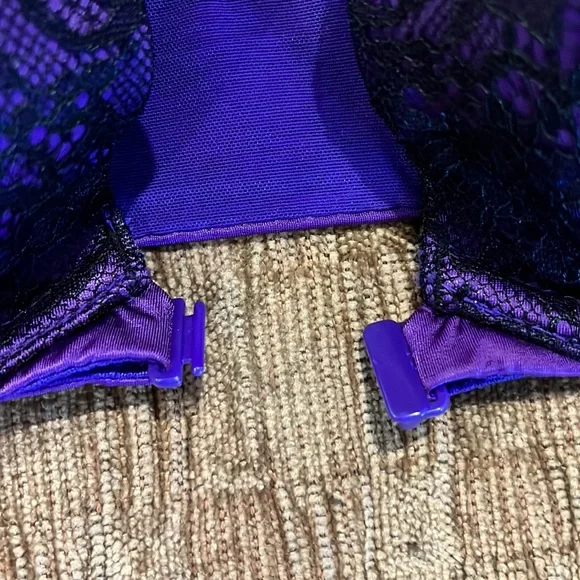 Victoria’s Secret racerback underwire size 34B very sexy push-up bra lace